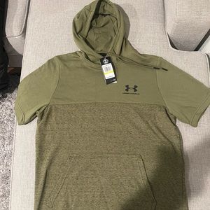 Men’s under Armour hoodie T-shirt